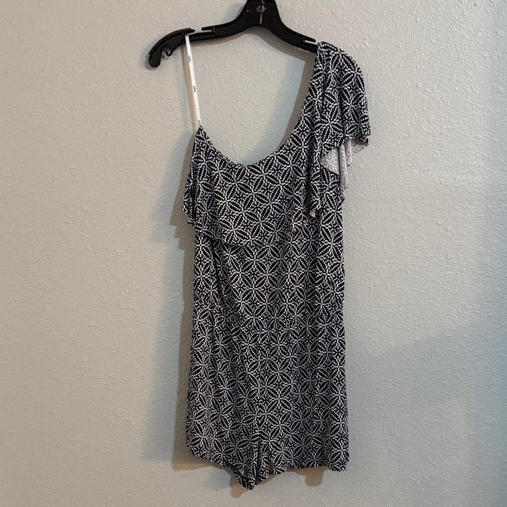 Tart One Shoulder Black & Off White Geometric Romper size Large